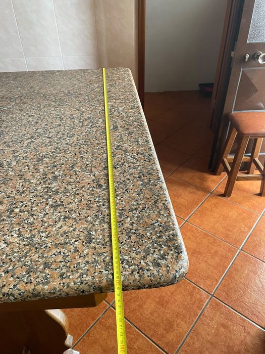 Cozinha Completa em Madeira e Granito + Placa e Forno (Negociável)