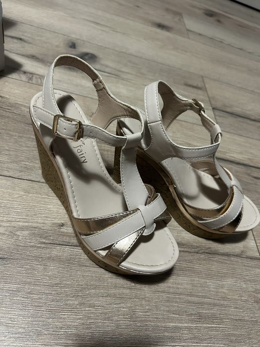 Sandały damskie koturna Jenny Fairy  35rozm.
