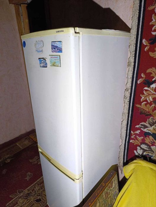 Холодильник Samsung  (не робочий)