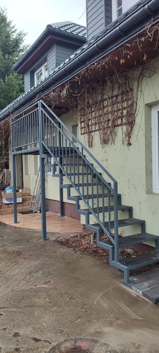 Schody metalowe zewnętrzne i wewnętrzne klatka schodowa Wysoka Jakość