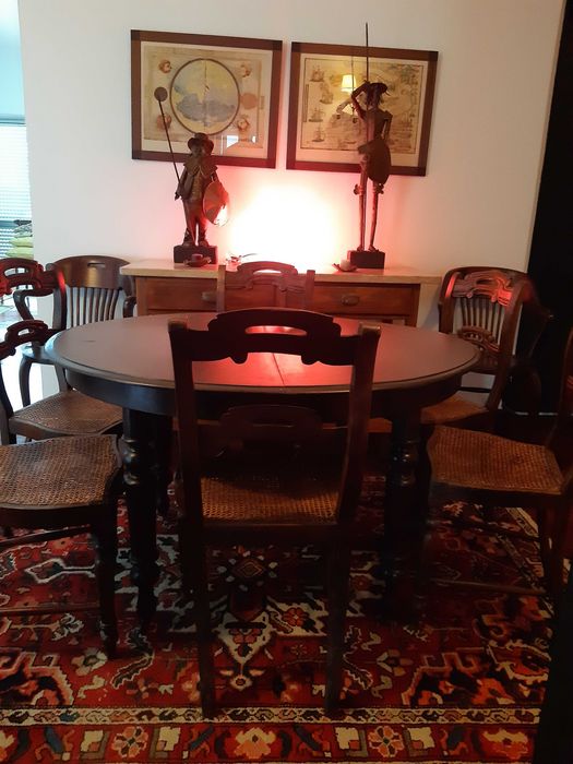 Mesa e cadeiras