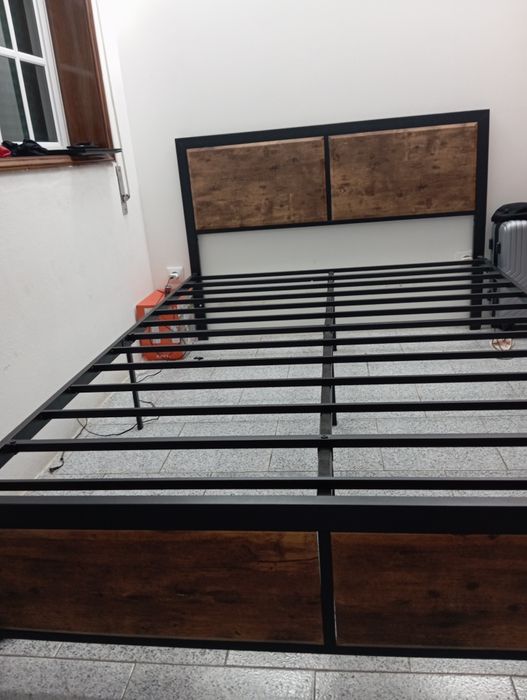 Cama de metal, fácil de montar