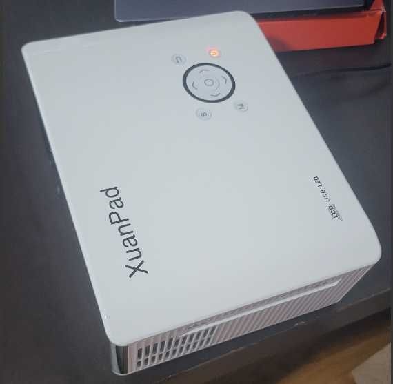 F1166 Projetor video wifi 2800L Focagem automática iOS/Android