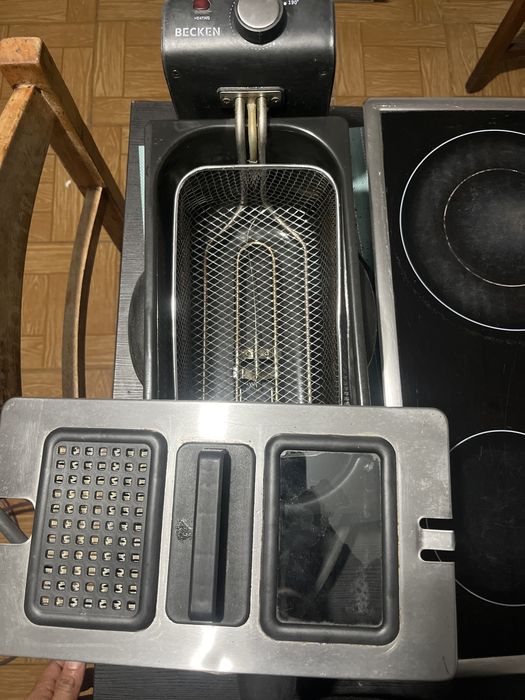 Placa de inducao 4 lugares e frintadeira eletrica beckem todos em bom