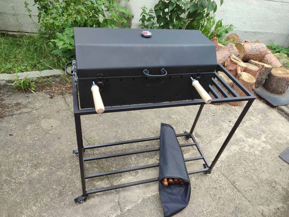 Grill ogrodowy ogniskowy trójnóg. Grill