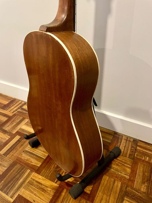 Guitarra J. Castelluccia Paris