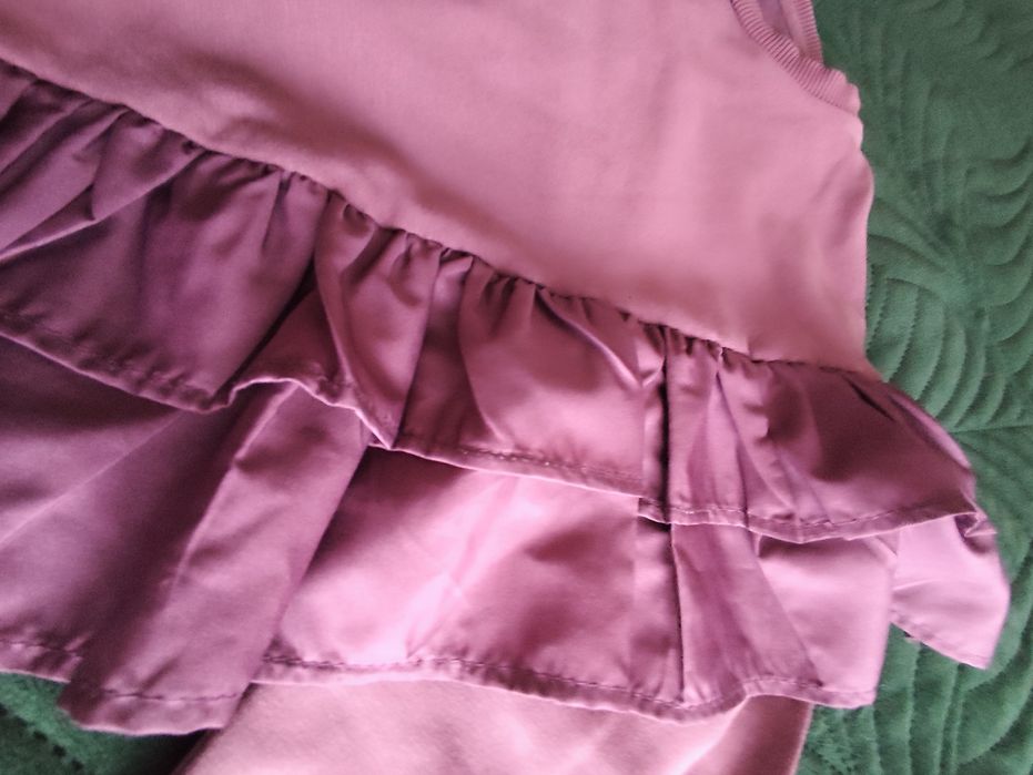 Bluza dziewczęca z ozdobną falbaną r 146