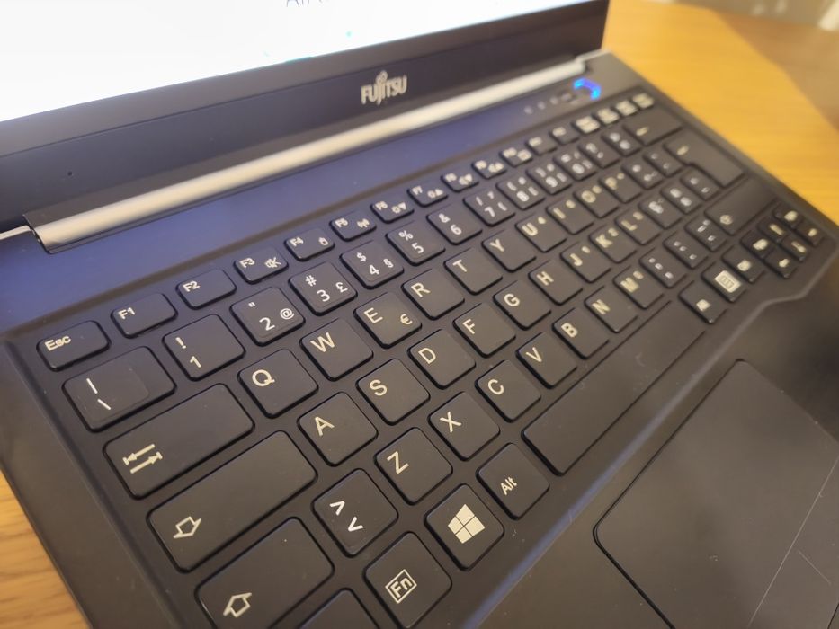 Portátil Fujitsu, 14 polegadas, Core i7, 8gb, disco 220gb, garantia