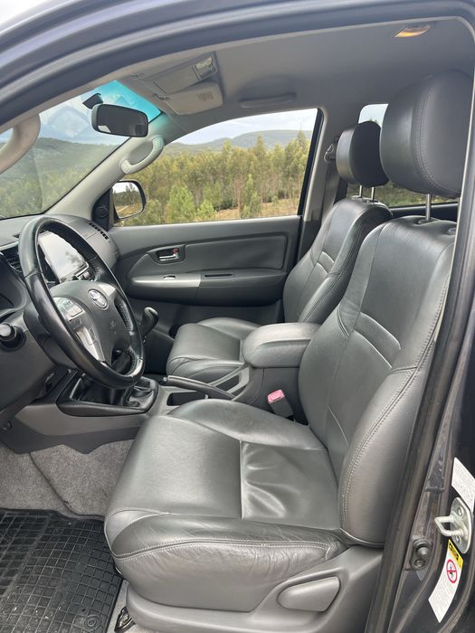 Toyota Hilux 3.0 D-4D ano 2012 – Motor Novo,