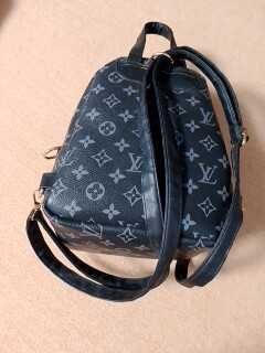 Чорний рюкзак louis vuitton