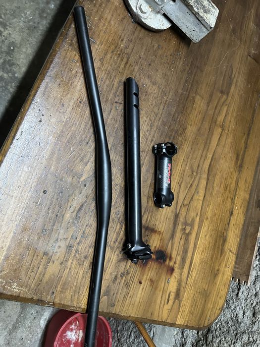 Guidão e espigão em aluminio KTM  e mesa em aluminio da face race