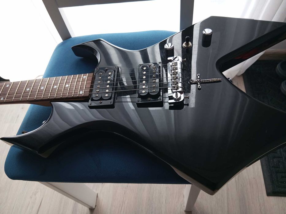 B.C. Rich Warlock + Peavey Bandit 112
