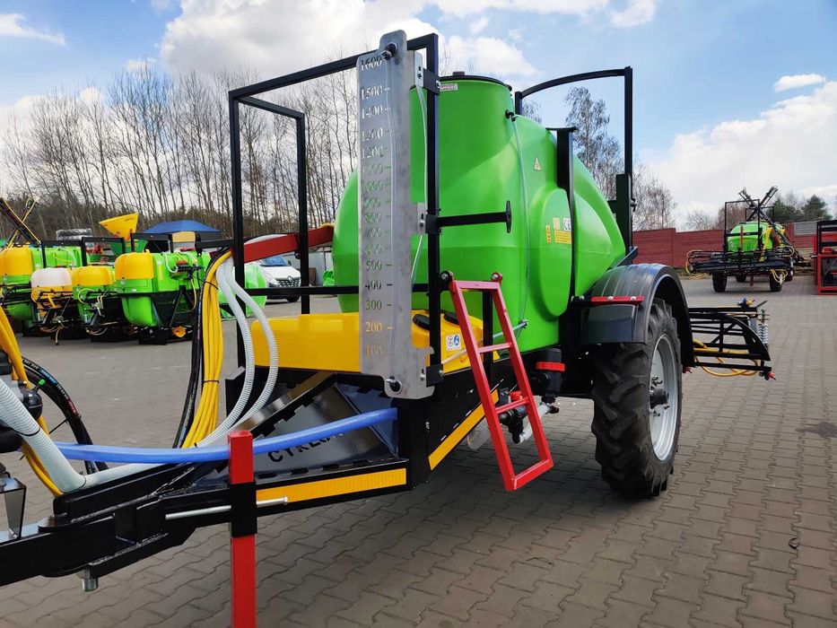 Opryskiwacz 1500 litrów lanca 12m przyczepiany na kołach