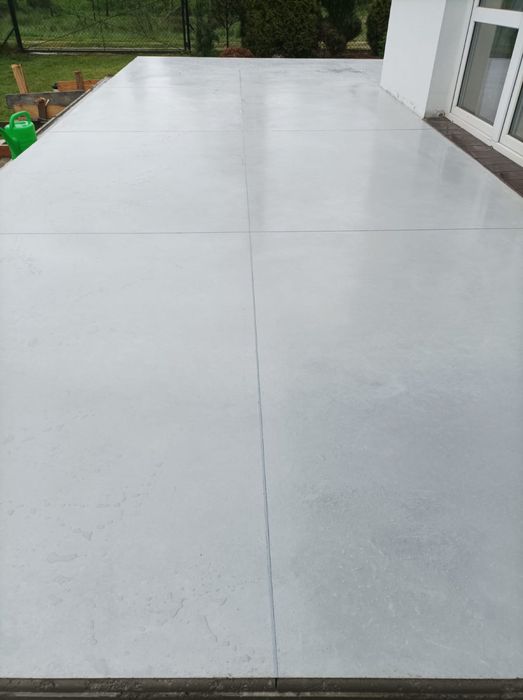 Posadzki przemysłowe zacierane zacieraczkami- wylewanie obróbka betonu