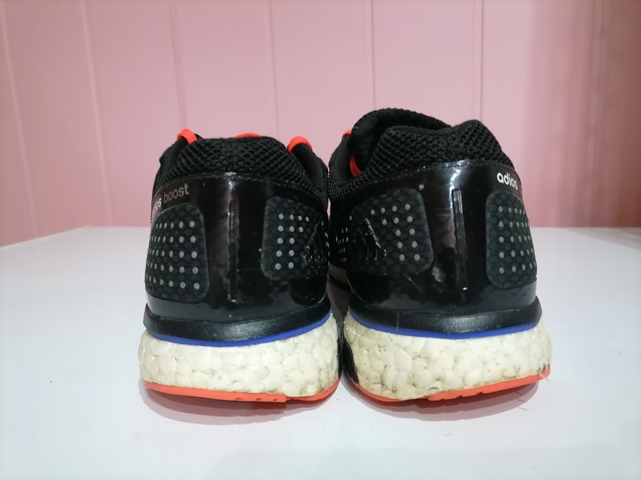 фирменные кроссовки Adidas