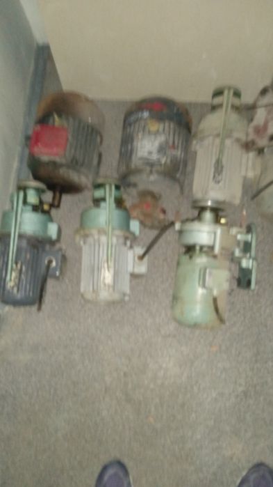 Продам електричні двигуни