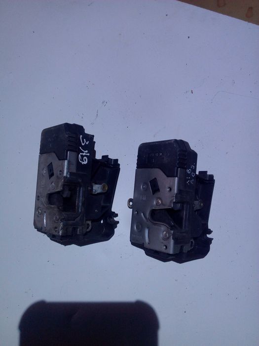 замок передній  лівий Opel vivaro/renault trafik/nisan primastar