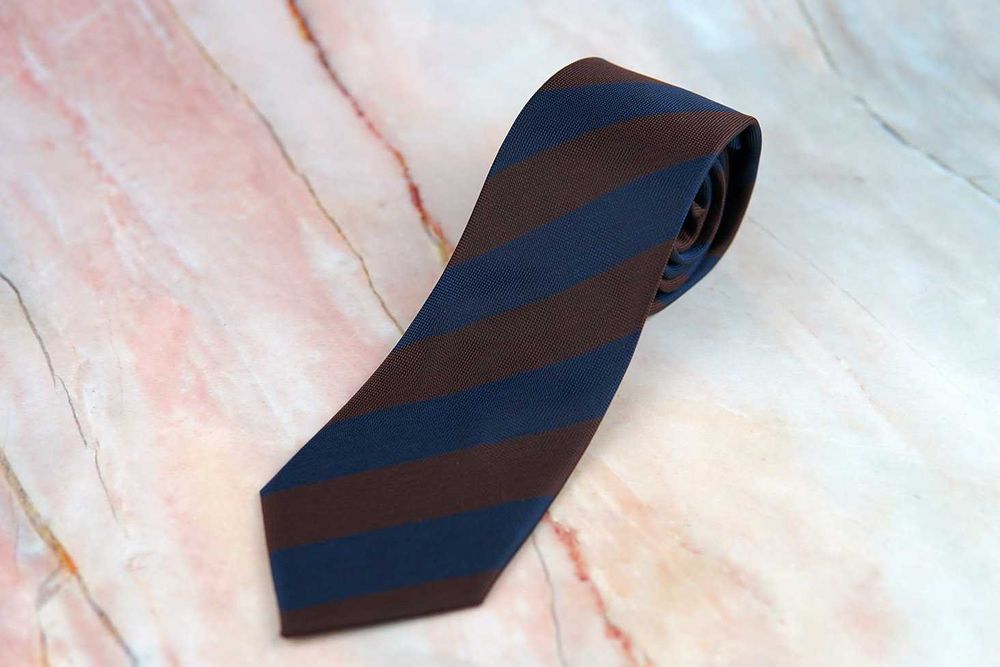 NOWY krawat regimental brązowo-granatowy 8cm jedwabny szeroki w pasy