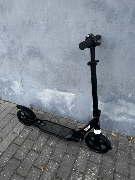 Trotinete Oxelo preta com luz – dobrável, rodas grandes