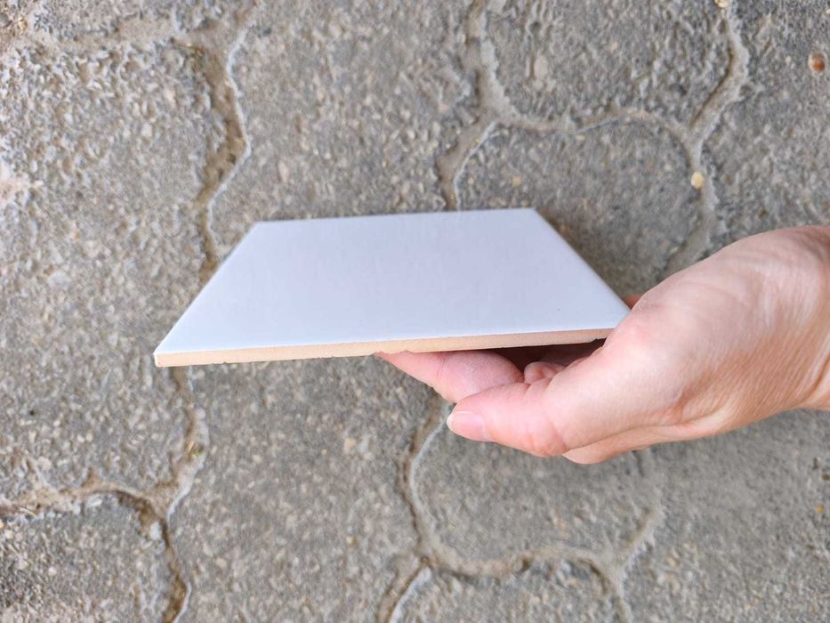 Cerâmico "Cinca" 15x15 cm – Branco Brilhante – Novo – Sobra de Obra