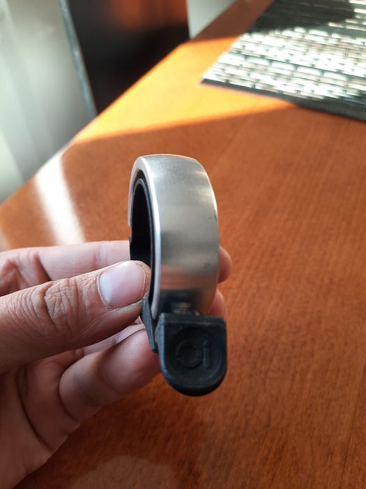 dzwonek rowerowy KNOG oi large 31,8 mm 1025d4