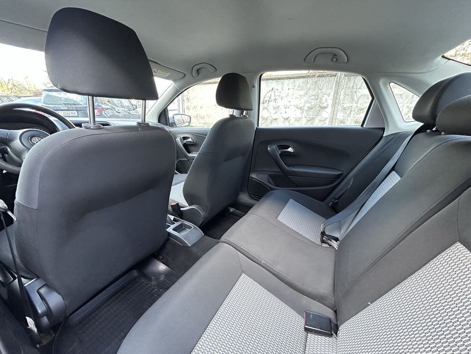 Volkswagen Polo Sedan 2013