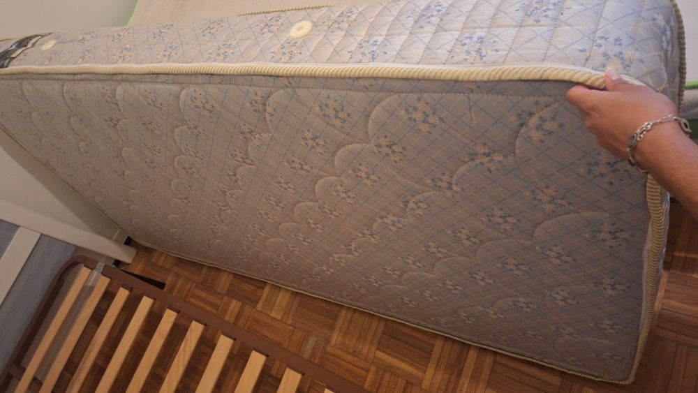 Colchao sommier e cabeceira