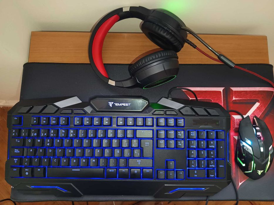 Combo Gaming Tempest Oblivion 4 em 1 (Teclado, Rato, Headset, Tapete XL)