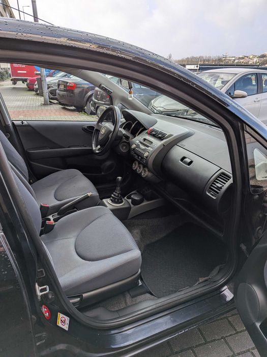 Honda Jazz II 1.2 i-DSI Preto – Económico e Fiável