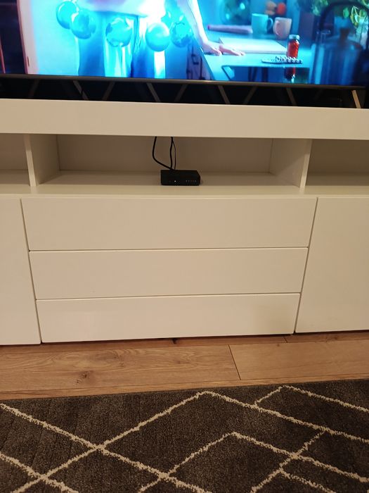 Biała komoda led