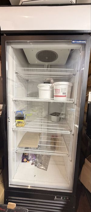 Продам витринный холодильник