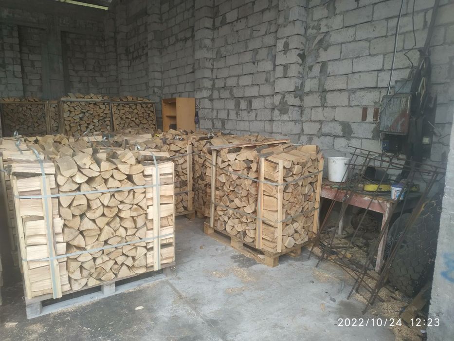 Дрова бук колоті 33см від 3200 до 3700 грн.