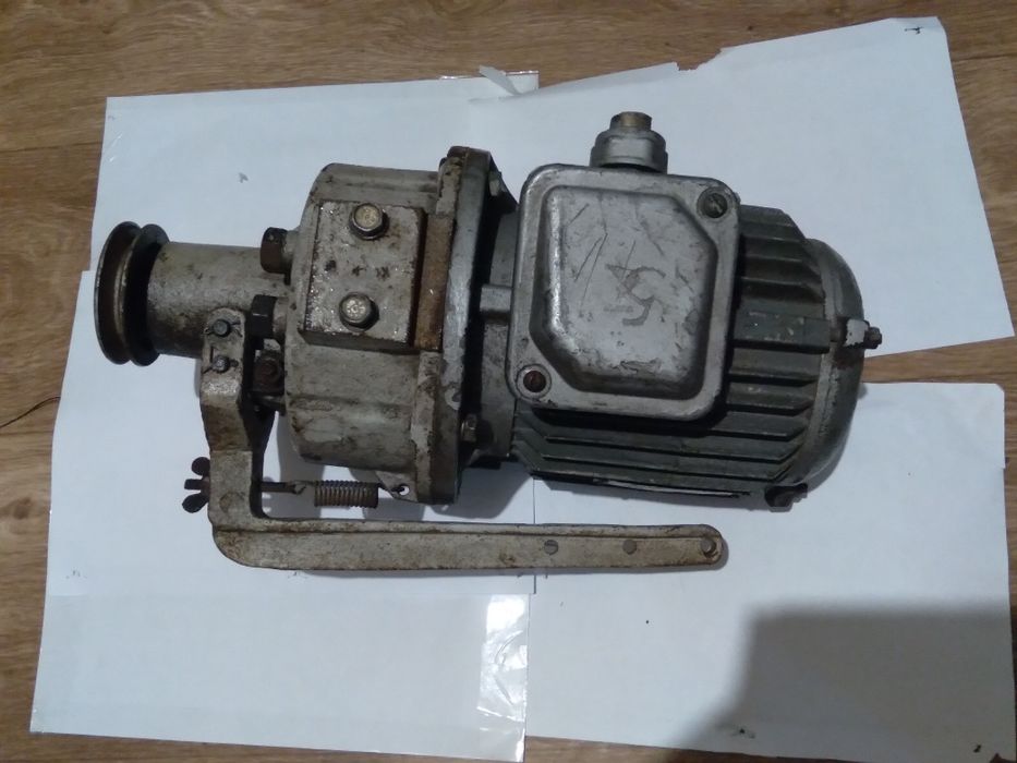 Електродвигун - Муфта . Швейної машинки.