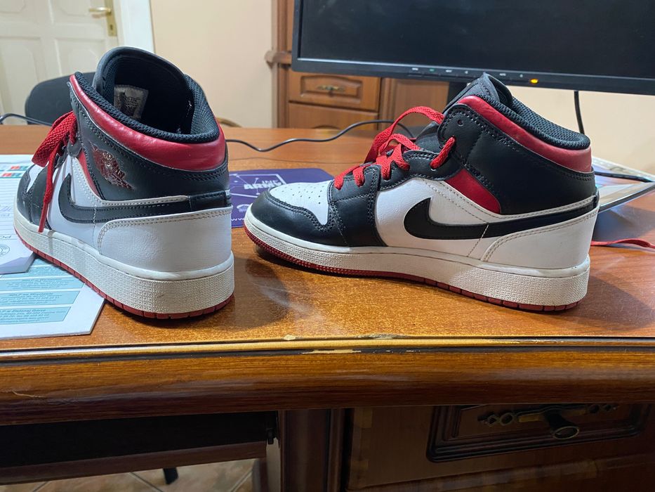 Buty Air jordan  kolor biało czarno czerwone
