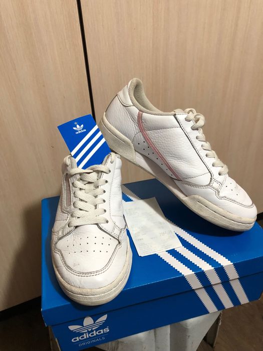 Кроссовки женские фирмы Адидас