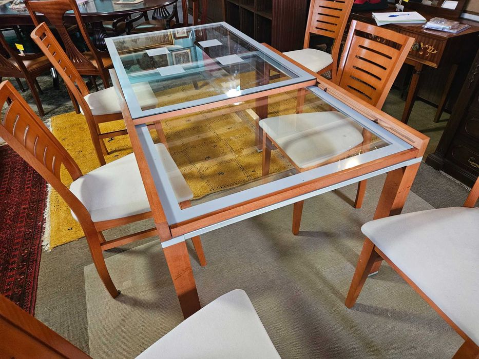 Mesa em madeira e vidro - Bom estado geral - Extensível - Só