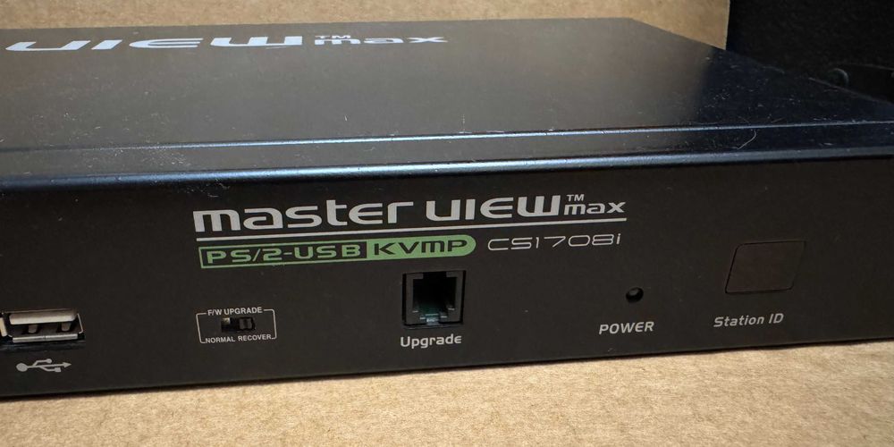 ATEN CS-1708i  8-портовий IP KVM перемикач