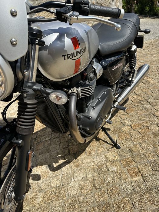 Vendo Tryumph 900 como nova poucos km