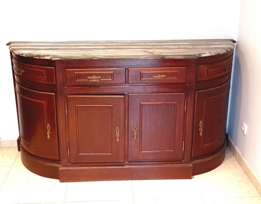Aparador em Mogno Maciço com Tampo em Mármore