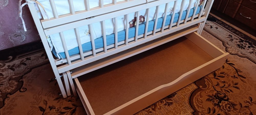 Віддам безкоштовно дитяче ліжечко