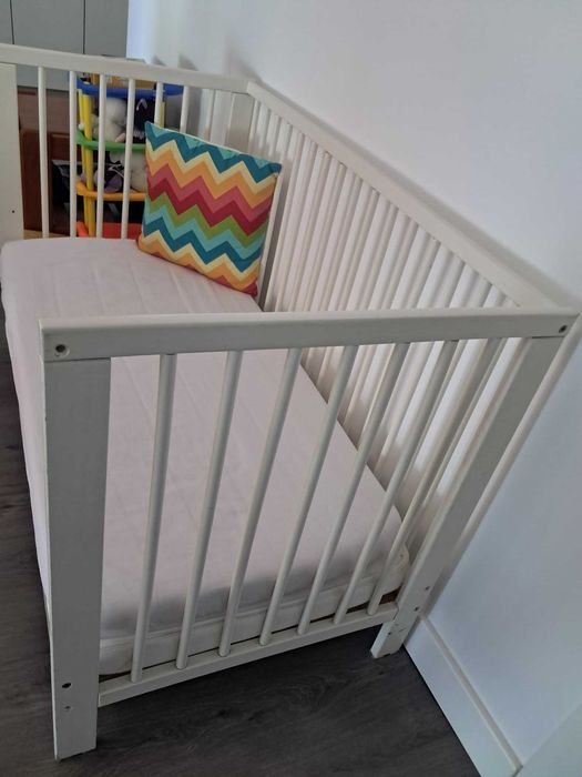 Berço bebe + 2 colchões (60 x 120) - Ikea Gulliver