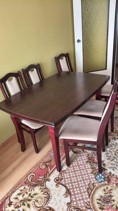 stół + 6 krzeseł  tapicerowanych