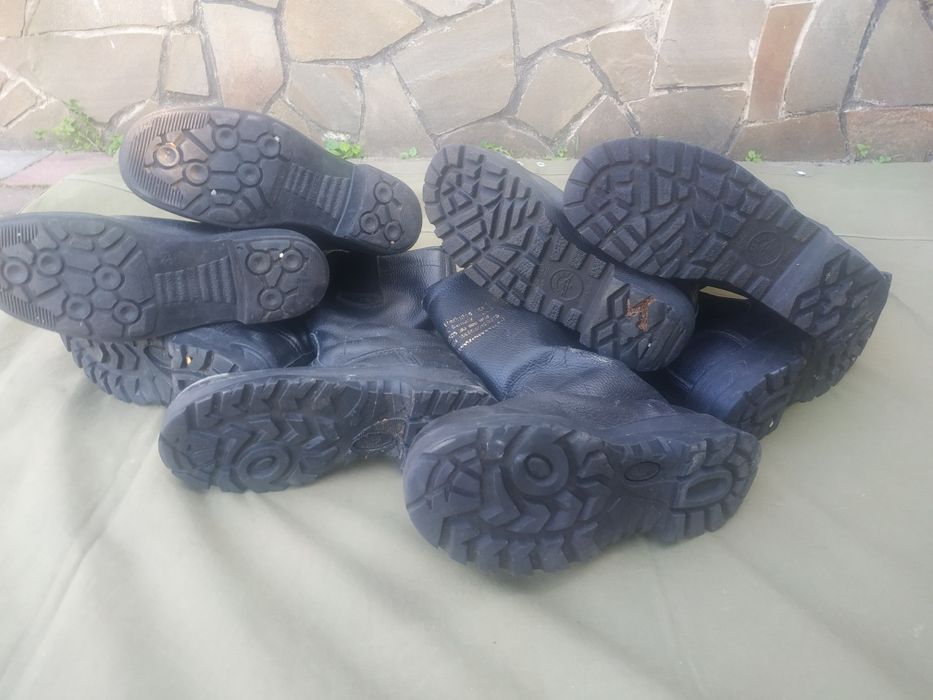 Чоботи  робочі шкіра ялові   37 і 39розмір  Німеччина б/в