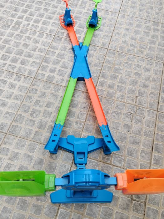 Pista "balança " hot Wheels