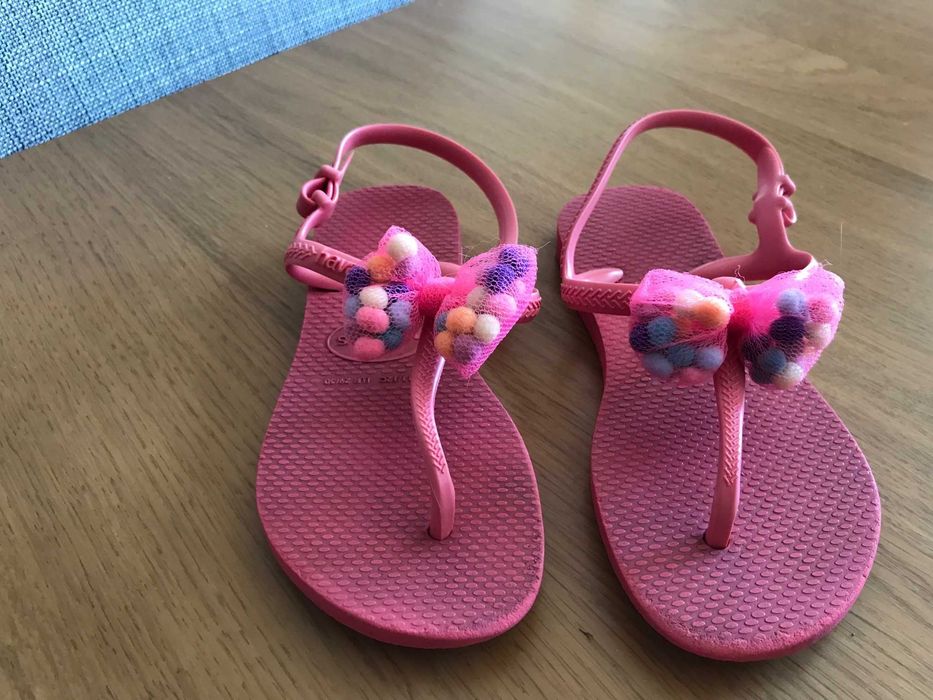 Pink Hawaiian sandals, size 29–30
