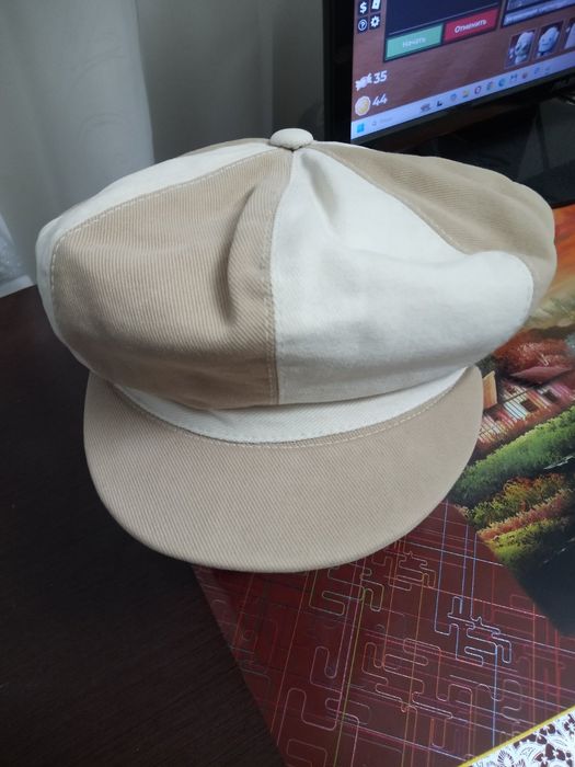 Берет з козирком