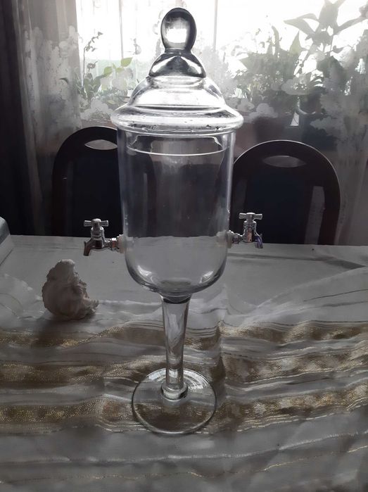 Karafka/Kielich z dwoma kranikami na alkohol