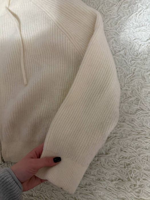 кофта на замку молочна