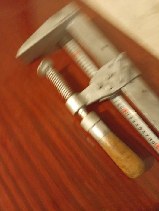 Затискач струпцина.