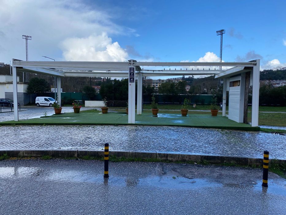 Pergola em alumínio com 10 mts x 4,15 mts. com cobertura e laterais de lona.